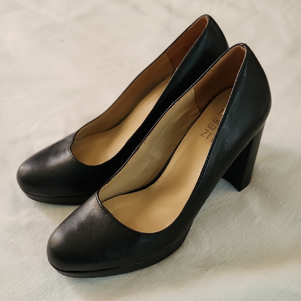 Naturalizer Classic Black Heels